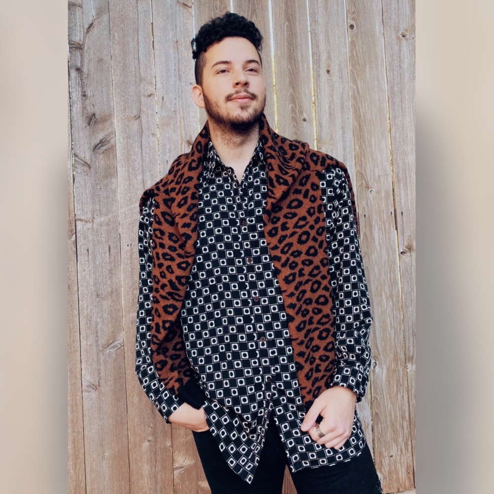 NOT FOR SALE Vintage B&W Mod Print Shirt